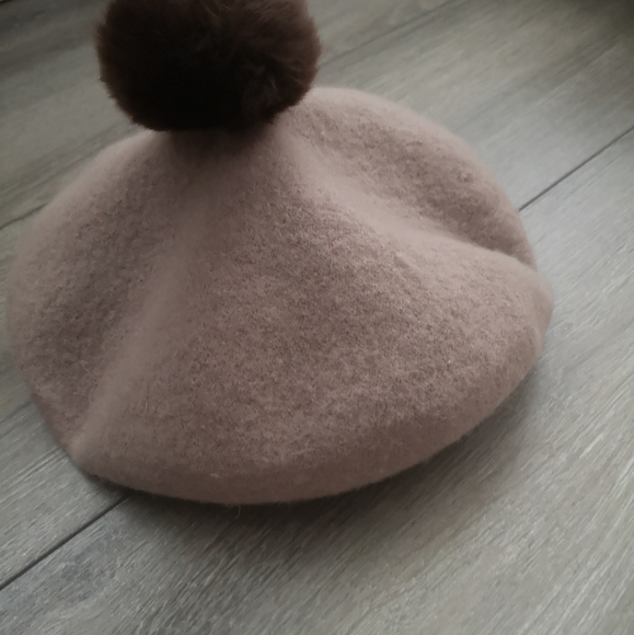 Accessories - Wool beret with pom pom